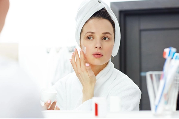 Applying moisturizer on the face