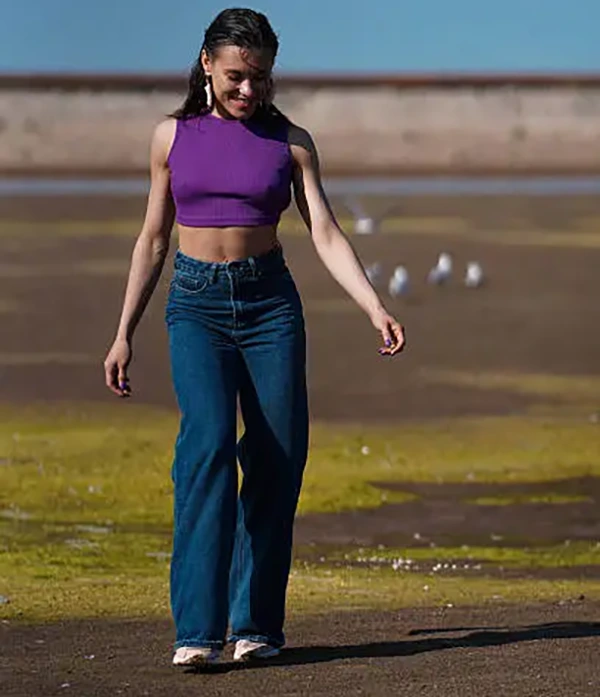 Wide-Leg Jeans with Crop-top